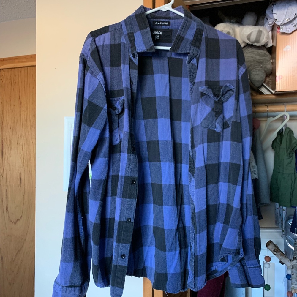 ⭐️ flannel / plaid button up top